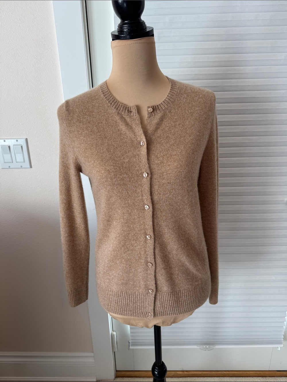 Saks Fifth Avenue cashmere cardigan. Size small, NWOT-never worn.